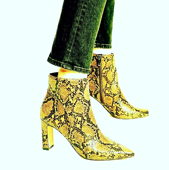 Sexy Bold Steven by Steve Madden Embossed Leather - Picture 6 of 6